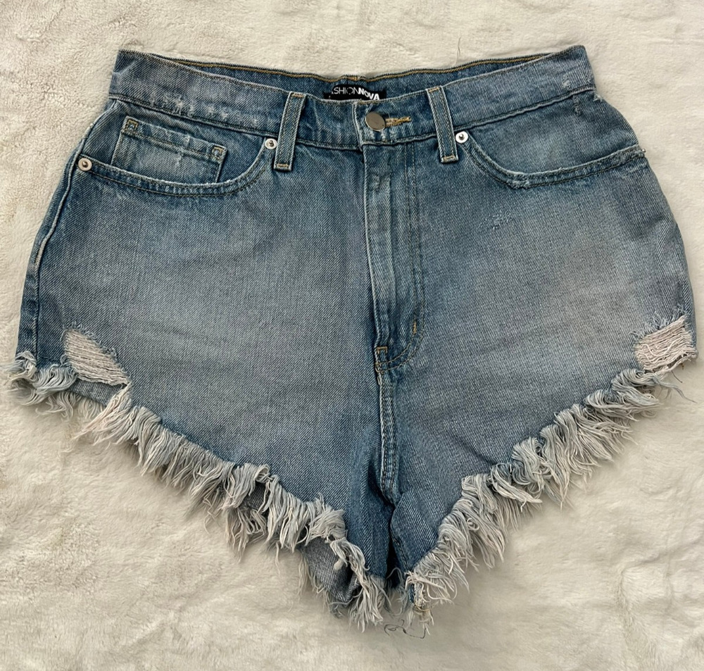 Fashion Nova Shorts Denim Womens Size 9 Distressed Raw Hem High Rise